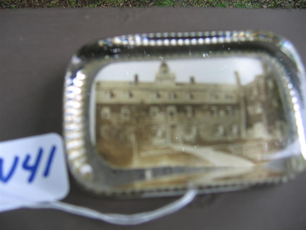 Paperweight. Picture of Bell House of First Ladie