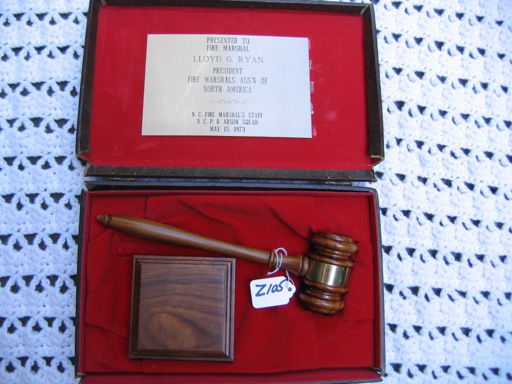 Presentation Gavel. Engraved Plate says "Presente